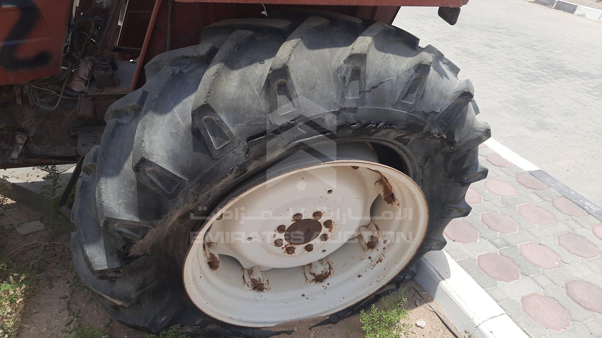 0 TRACTOR --- VIN: 001064401