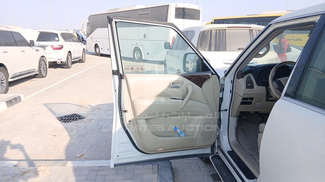 نيسان باترول 2019 — الباب الأمامي الأيسر — صورة 10