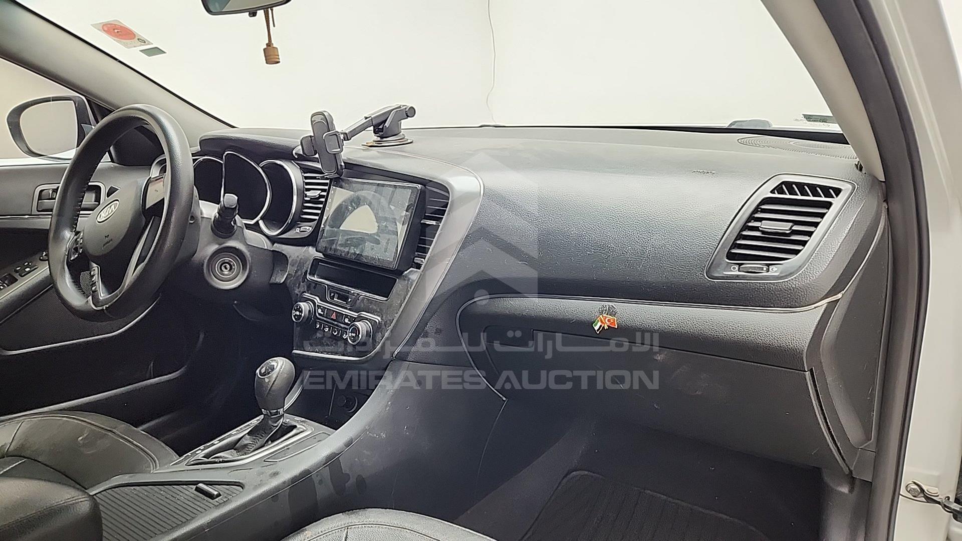 2011 KIA K5 VIN: KNAGN415BBA150063