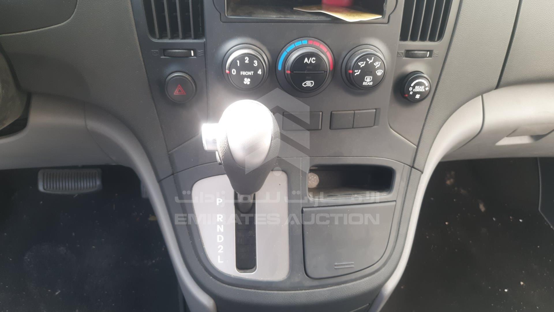 2016 HYUNDAI H1 VIN: KMJWA37R1GU734186