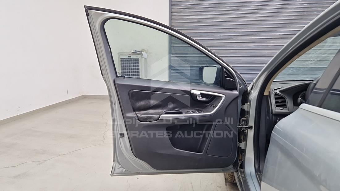 2011 Volvo XC 60 — Front Left Door — Photo 12