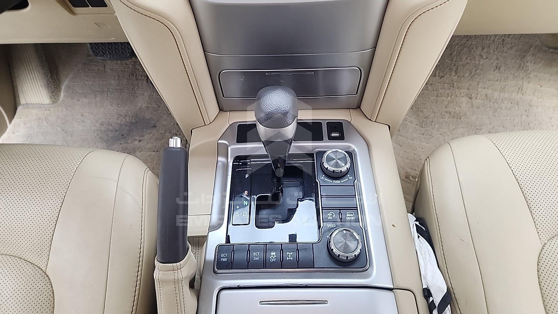 2017 TOYOTA LAND CRUISER GXR V6 VIN: JTMHU01J4H5125418