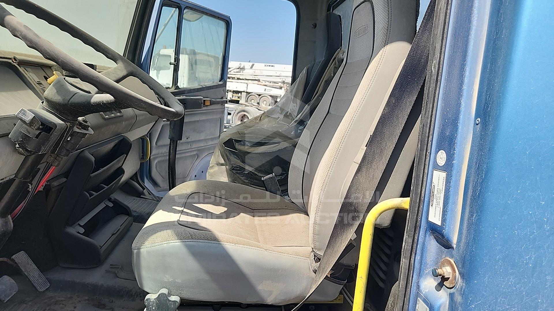 2001 FREIGHTLINER FL 80 VIN: 1FUWTMCB41HH38291
