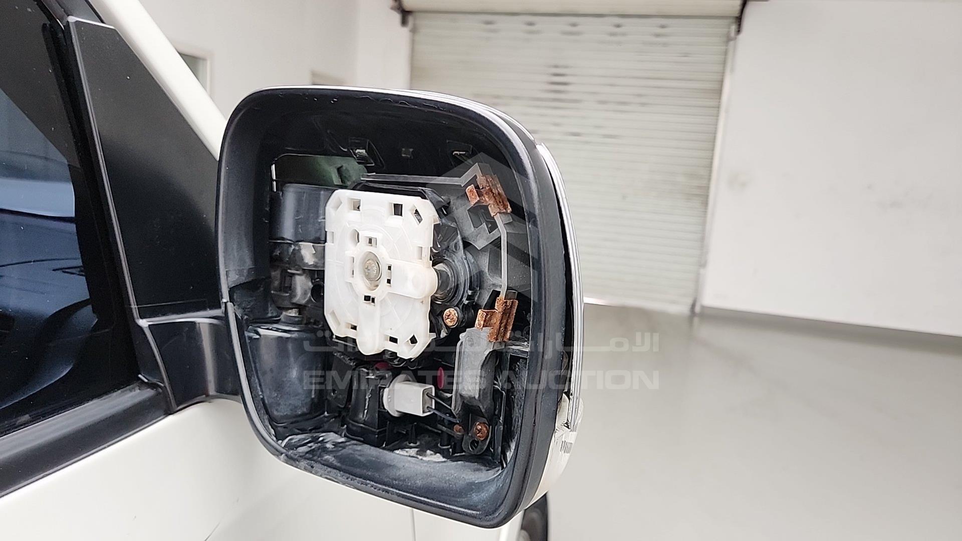 2011 MITSUBISHI PAJERO VIN: JMYLRV95WBJ705799