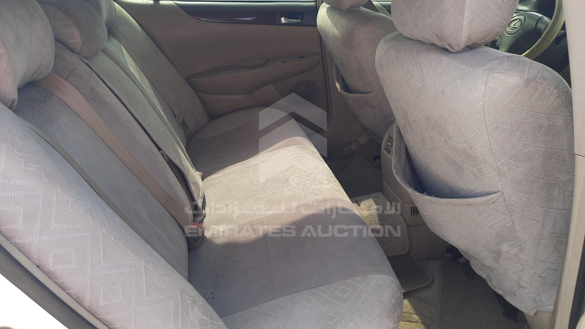 2002 LEXUS ES 300 VIN: JTHBF30G820049888