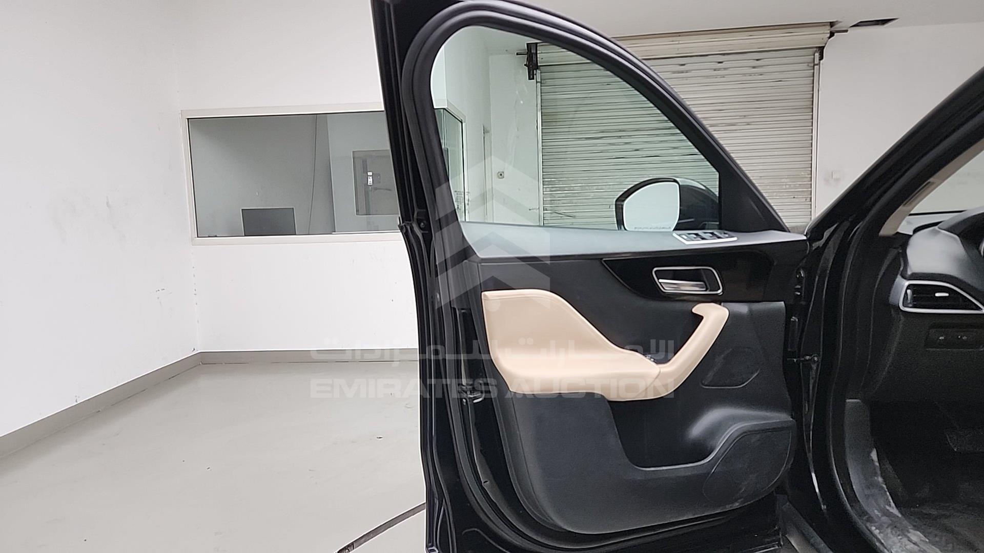 2017 JAGUAR F-PACE VIN: SADCA2BV1HA055730