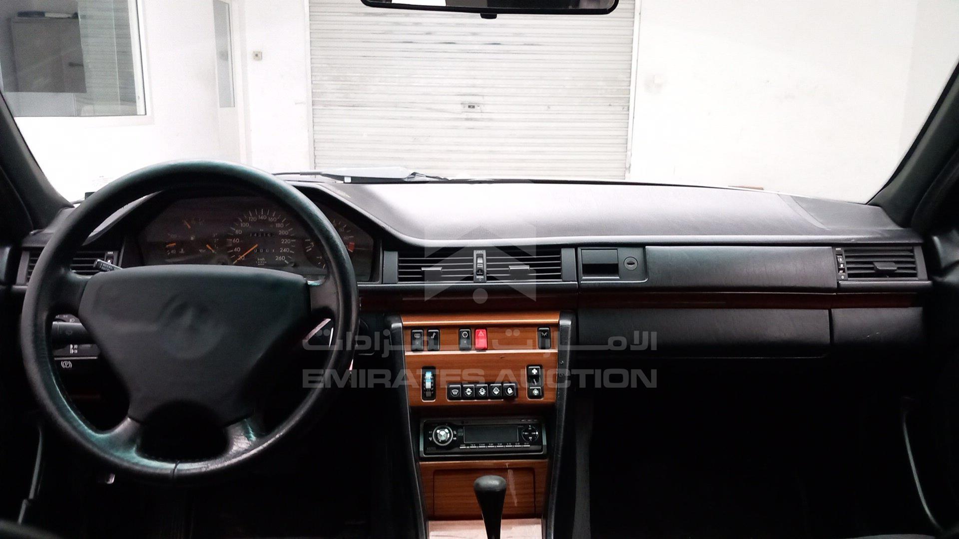 1993 MERCEDES E320 VIN: WDB1240321B880273