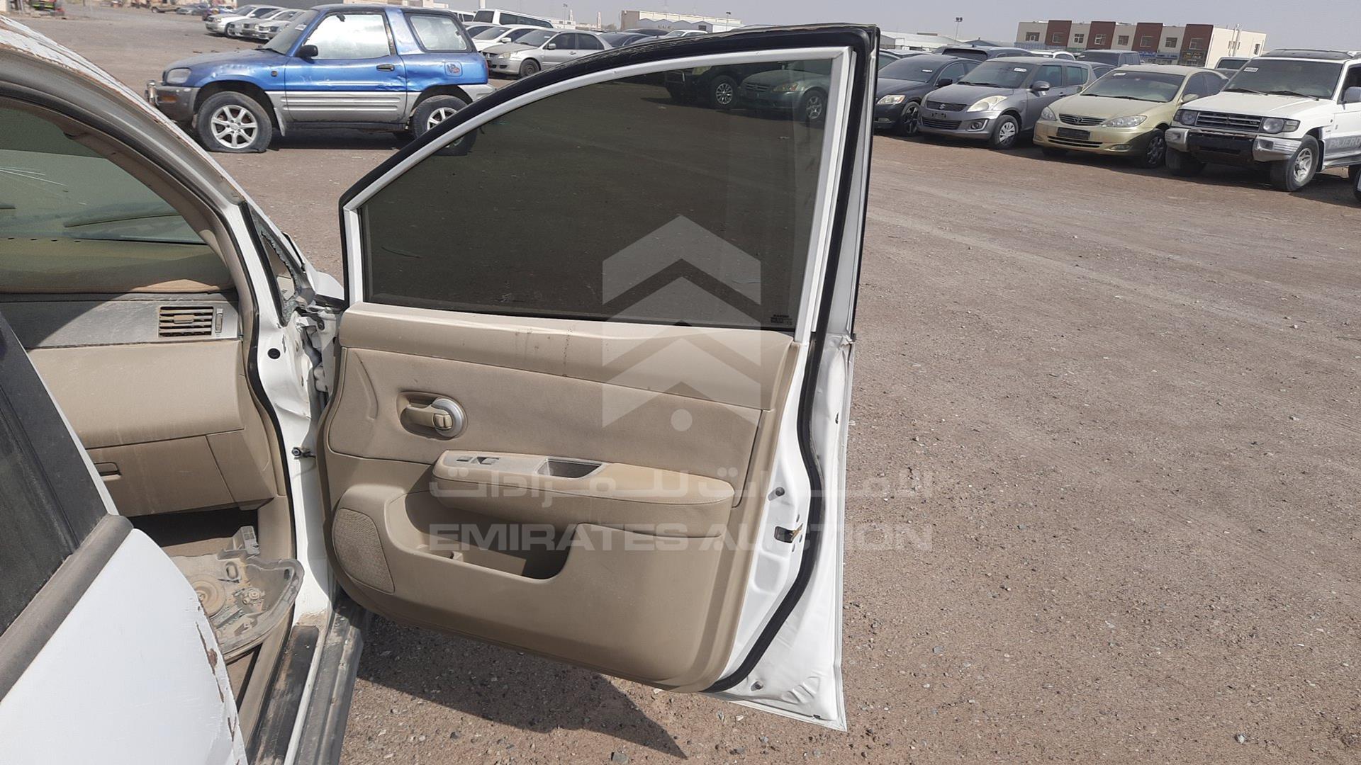 2011 NISSAN TIIDA VIN: 3N1BC1A61BK203695