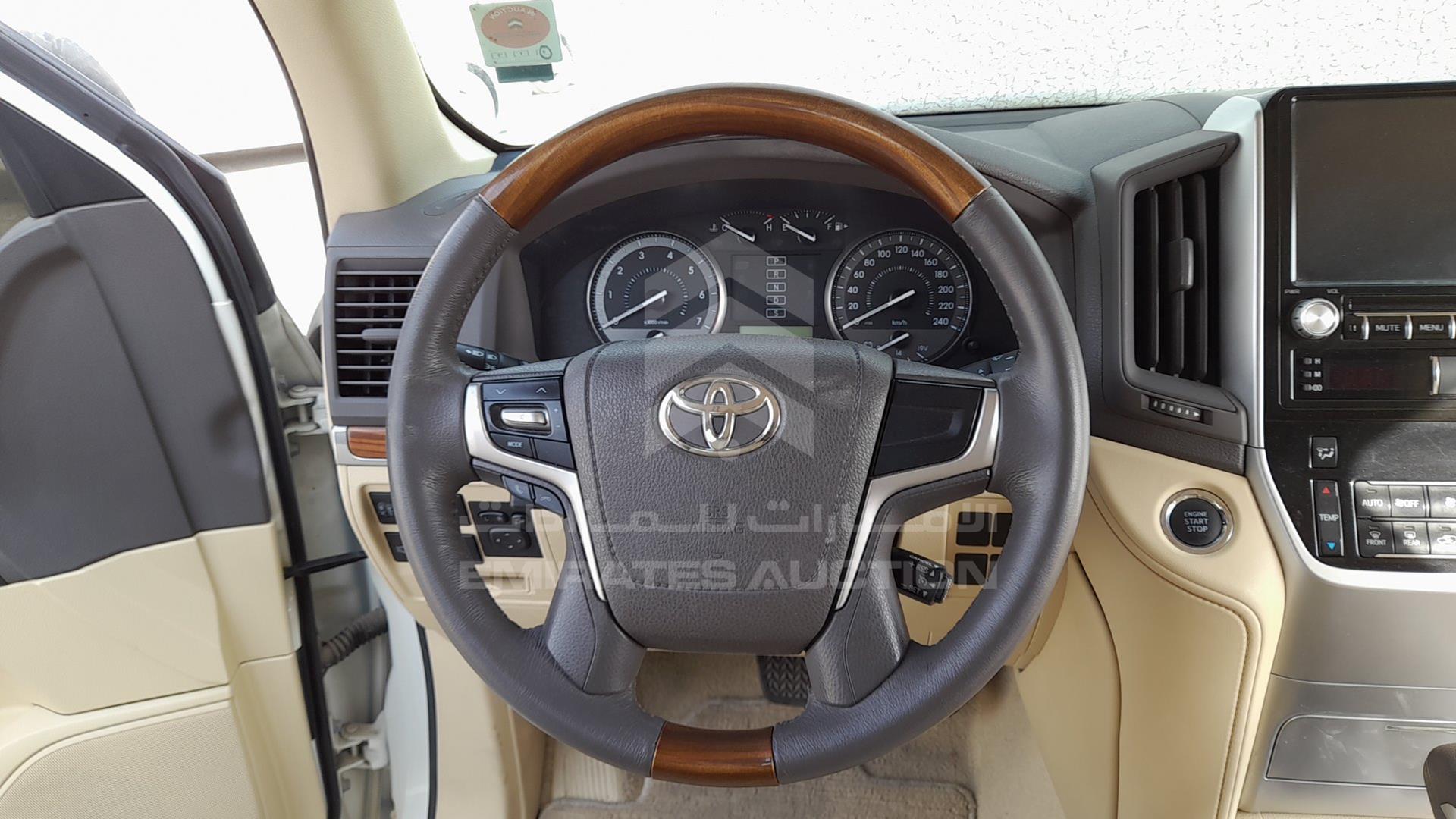 2017 TOYOTA LAND CRUISER GXR V6 VIN: JTMHU01J4H5125418