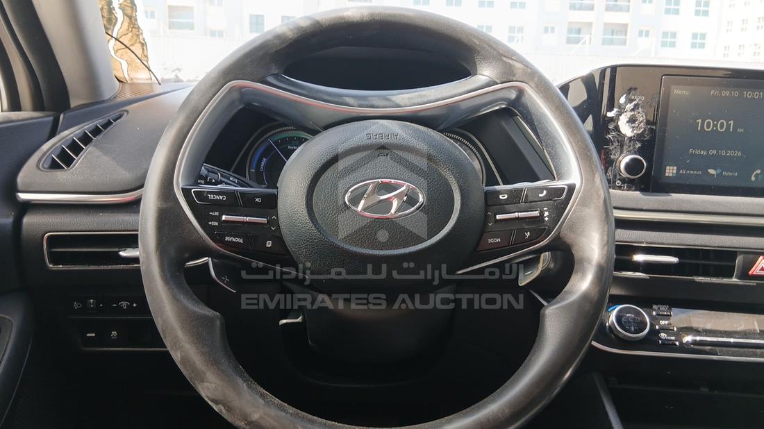 2021 Hyundai Sonata Hybrid — Steering & Mounted Controls — Photo 14