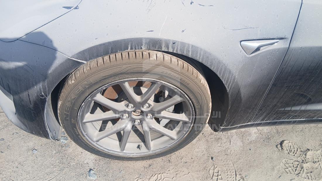 تيسلا موديل 3 2020 — الإطار الأمامي الأيسر — صورة 32