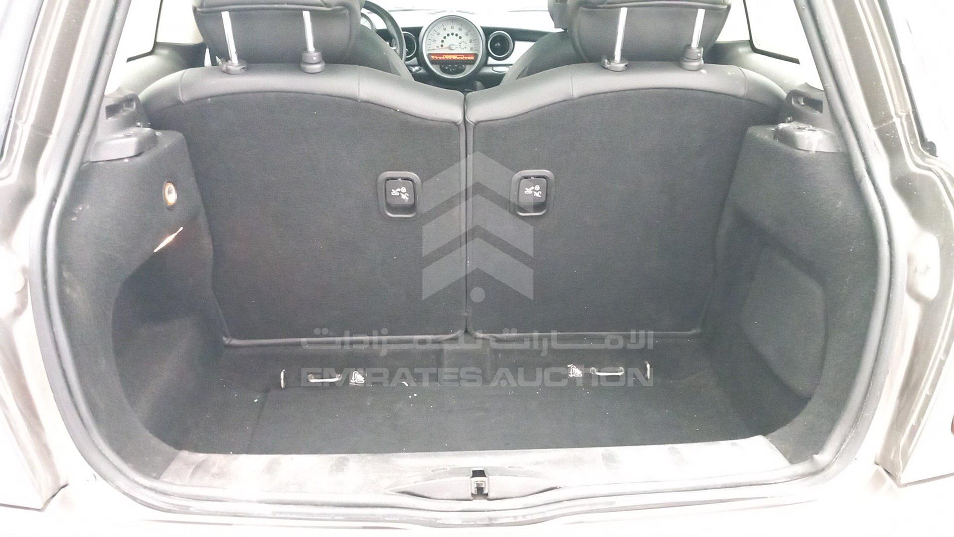 2013 MINI COOPER VIN: WMWSU3C52DT684427
