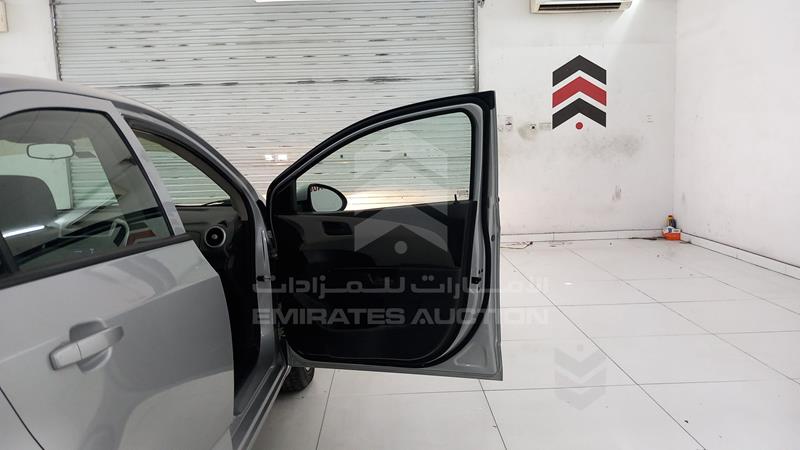 KL1JD5CE5JB010047 Auction: EmiratesAuction Lot: 408504 KL1JD5CE5JB010047 Chevrolet Aveo 2018 SILVER Photo 27