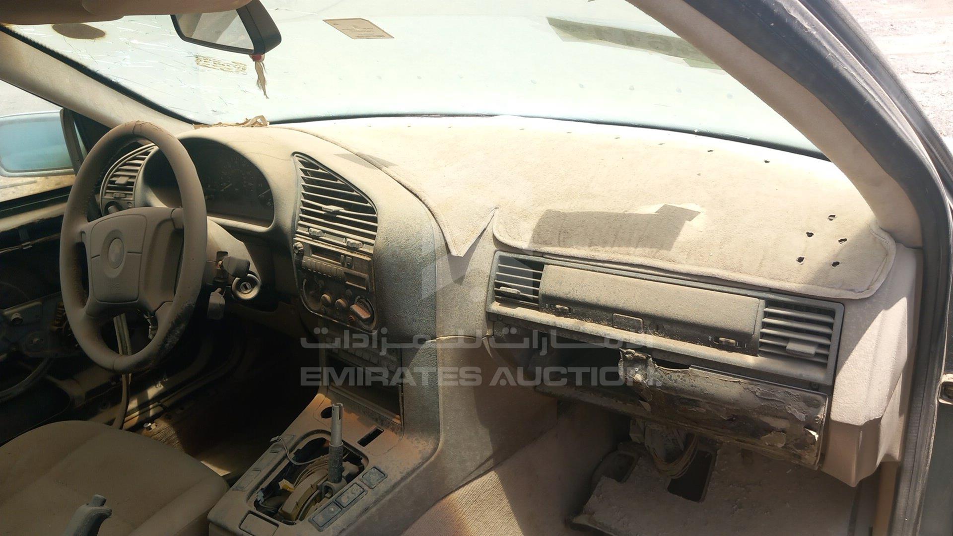 0 BMW --- VIN: WBACD4323TAV37155