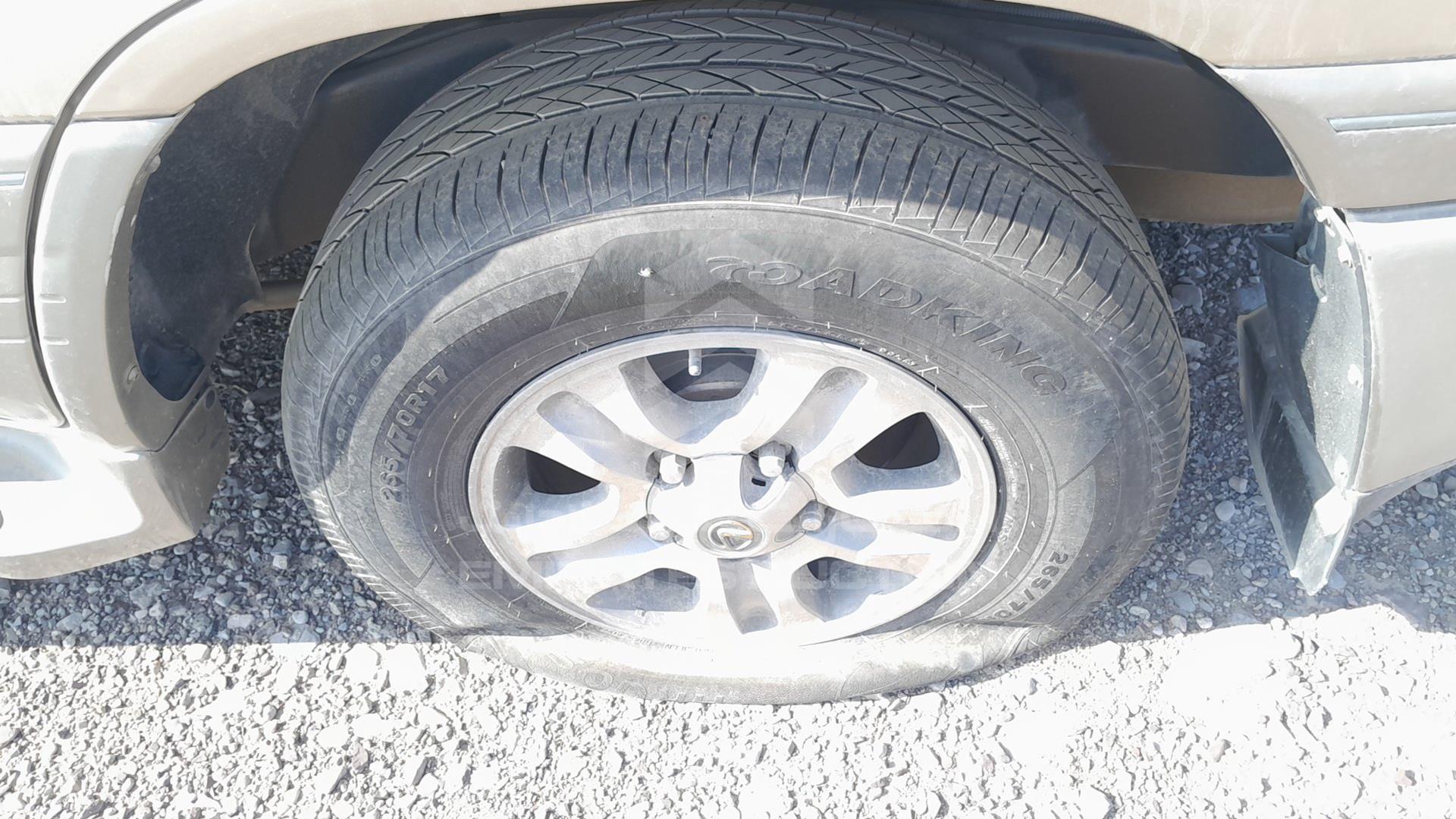 2001 LEXUS LX 470 VIN: JTJHT00W913508303
