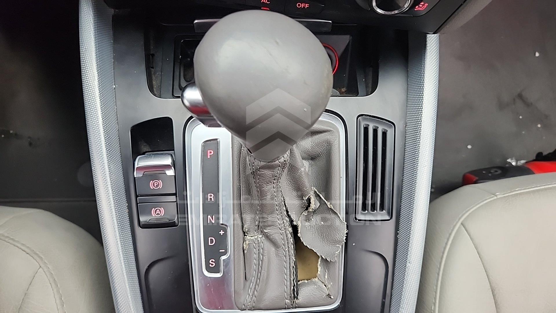 2011 AUDI Q5 VIN: WAUCFC8R2BA042938