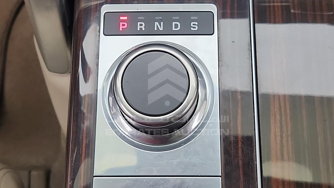 2016 Range Rover Vogue — Gear View — Photo 20