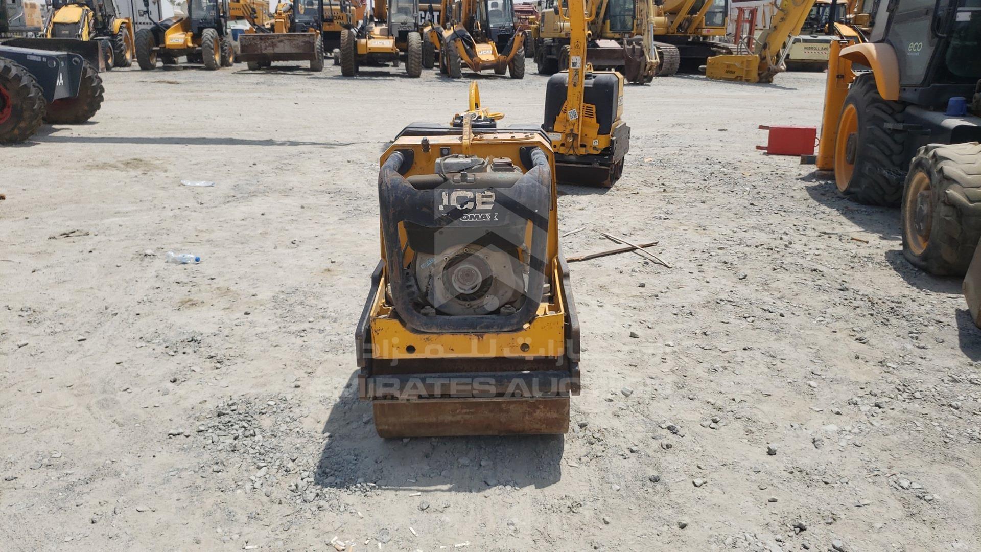 0 JCB --- VIN: GATVD070V02703695