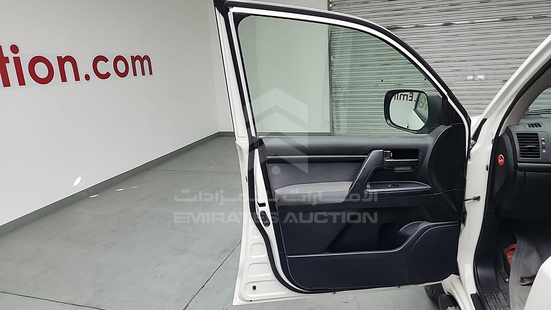 2014 TOYOTA LC 200 VIN: JTMHV09J804135073