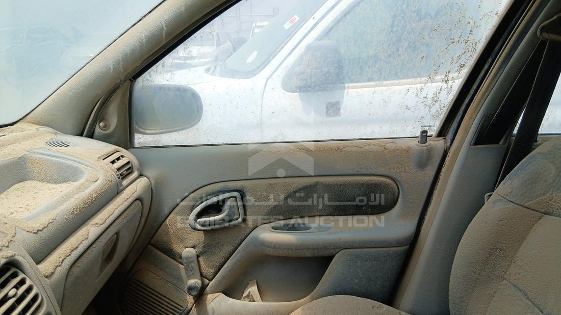 2005 Renault Clio — Front Right Door — Photo 22