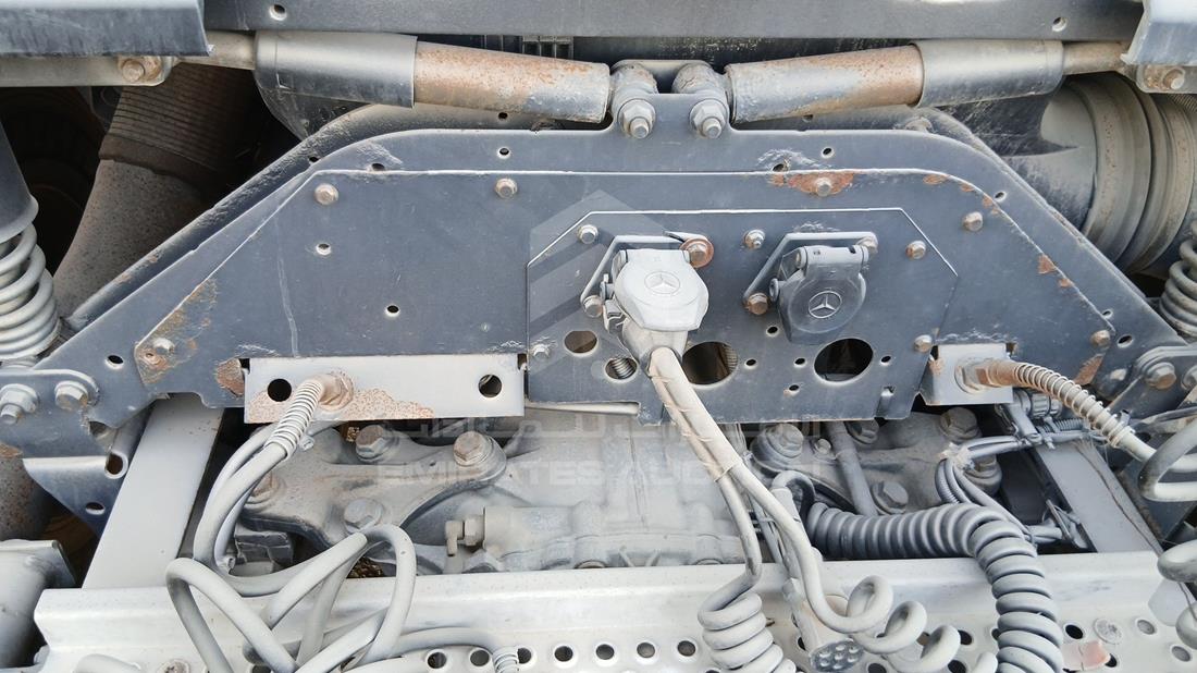 Mercedes 1844 — Engine Bay — Photo 23