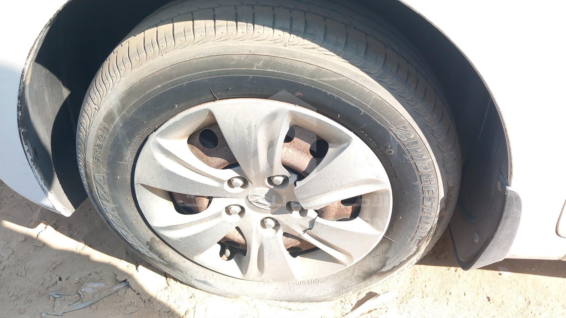 2013 HYUNDAI ELANTRA VIN: KMHDG41EXDU585677