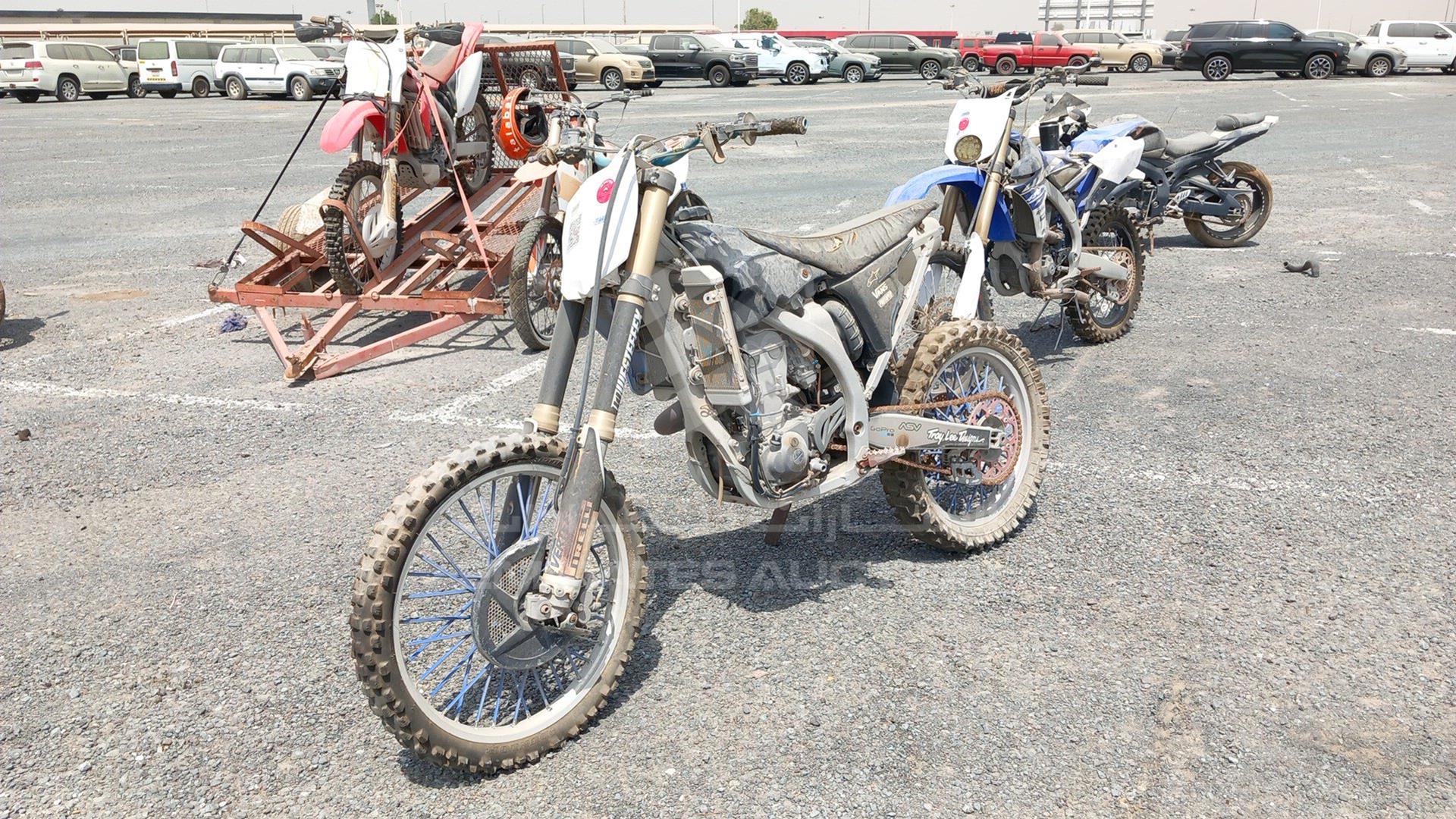 2007 YAMAHA MOTORBIKE VIN: JYACJ10C47A024005