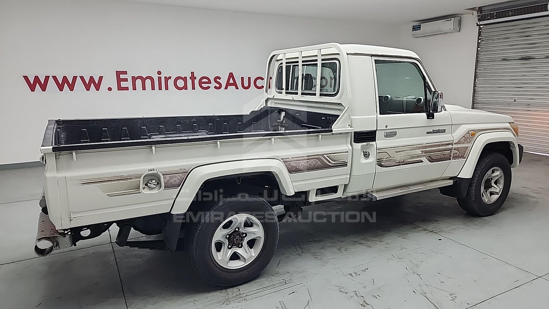 2013 TOYOTA LAND CRUISER PICKUP VIN: JTFLU73J6D4538691