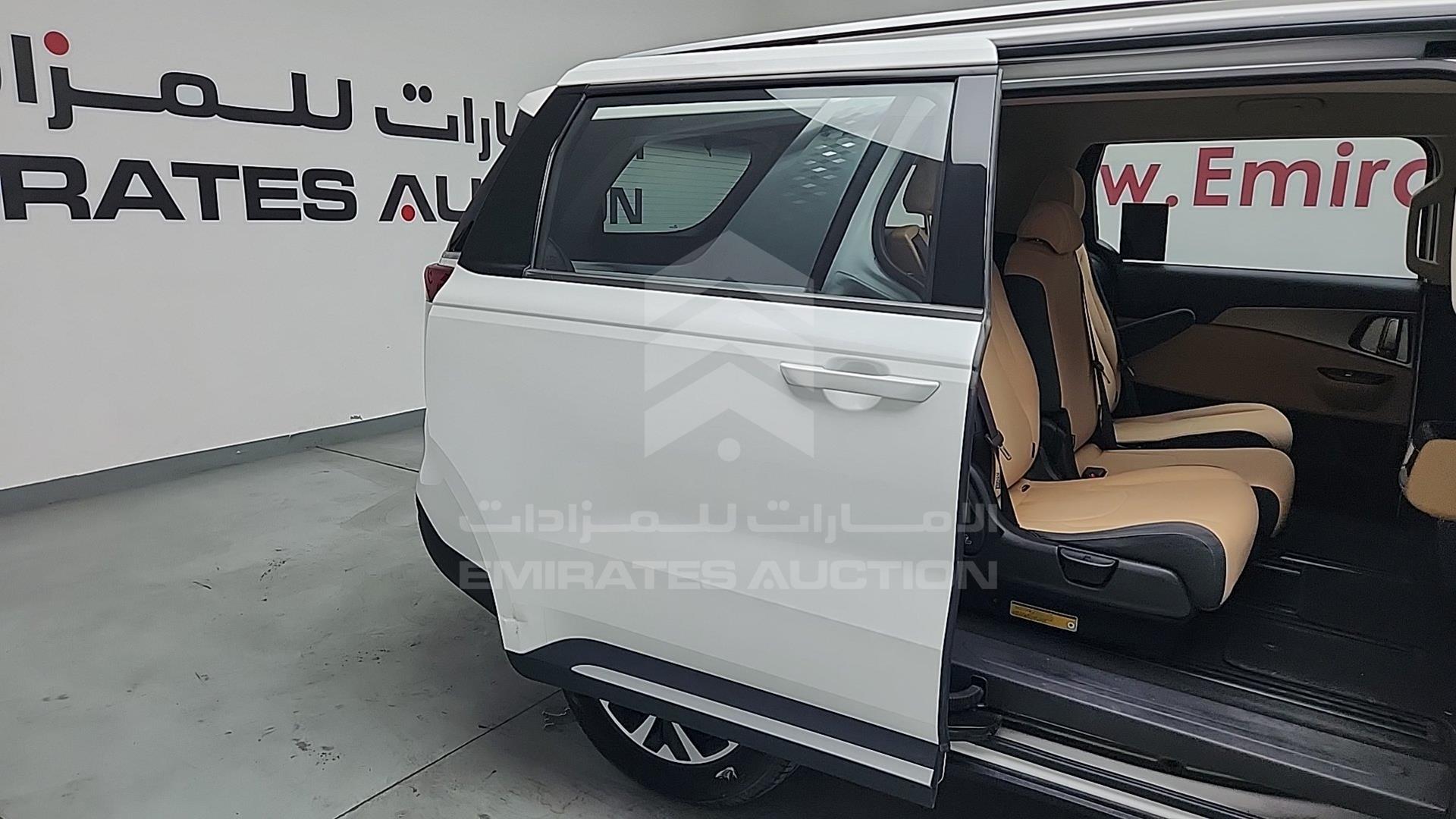 2021 KIA CARNIVAL VIN: KNANC8143M6049819