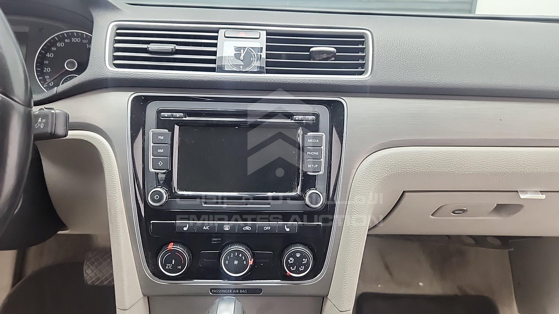 2015 VOLKSWAGEN PASSAT VIN: WVWBR7A3XFC061072
