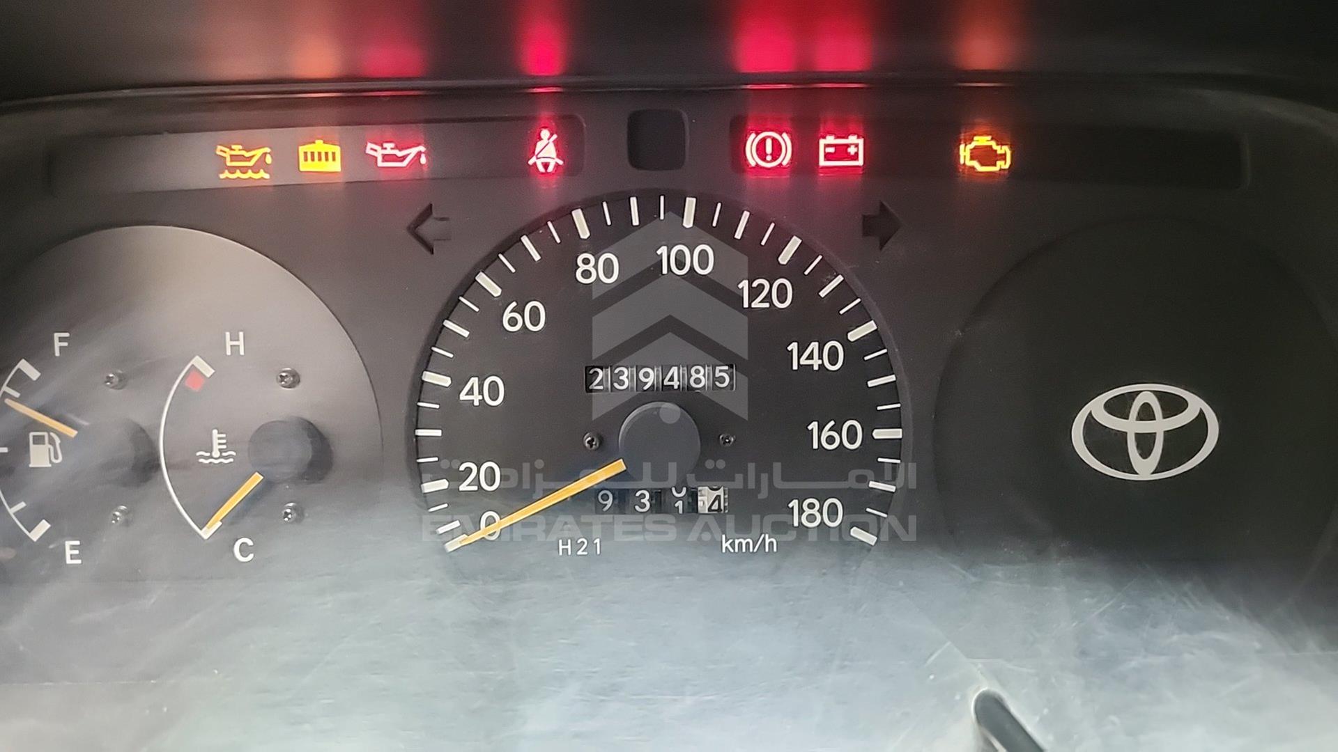 2004 TOYOTA HIACE VIN: JT4ZR119747014734