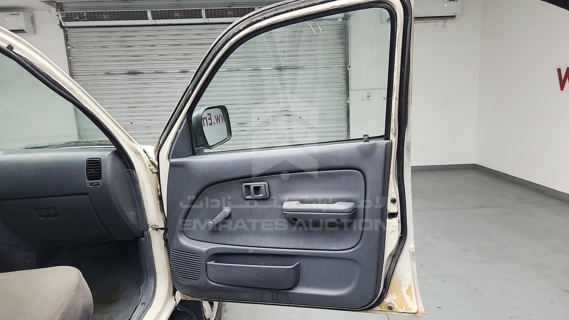 2005 TOYOTA HILUX VIN: JTFDM626150033601