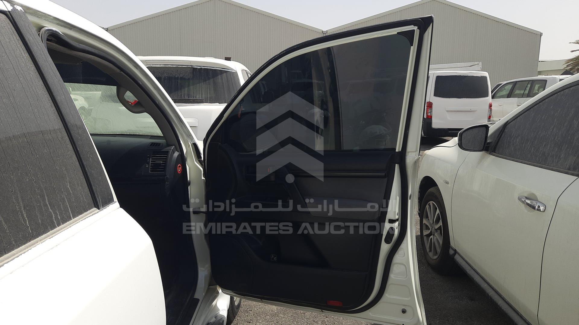 2011 TOYOTA LAND CRUISER VIN: JTMDU09J3B4043695