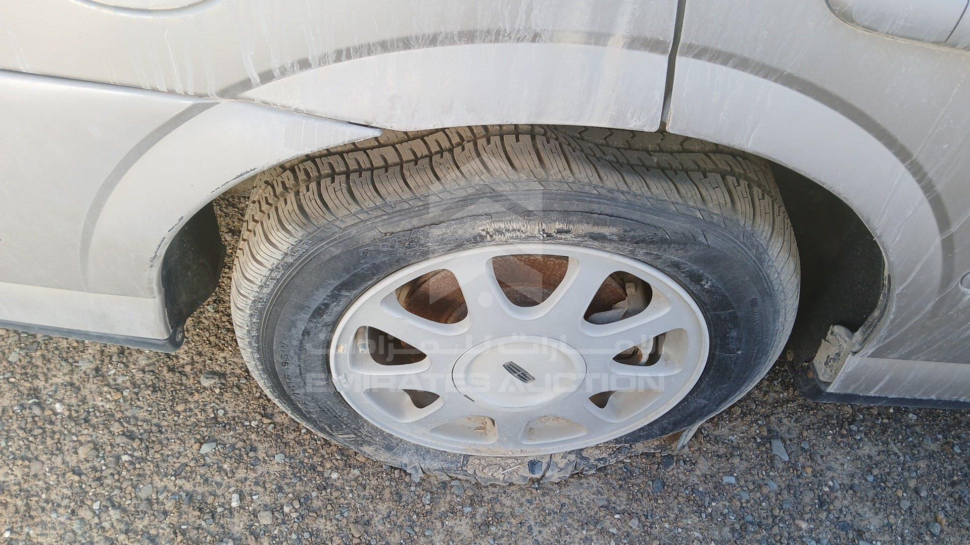 2000 LINCOLN MKZ VIN: 1LNHM86S5YY777894