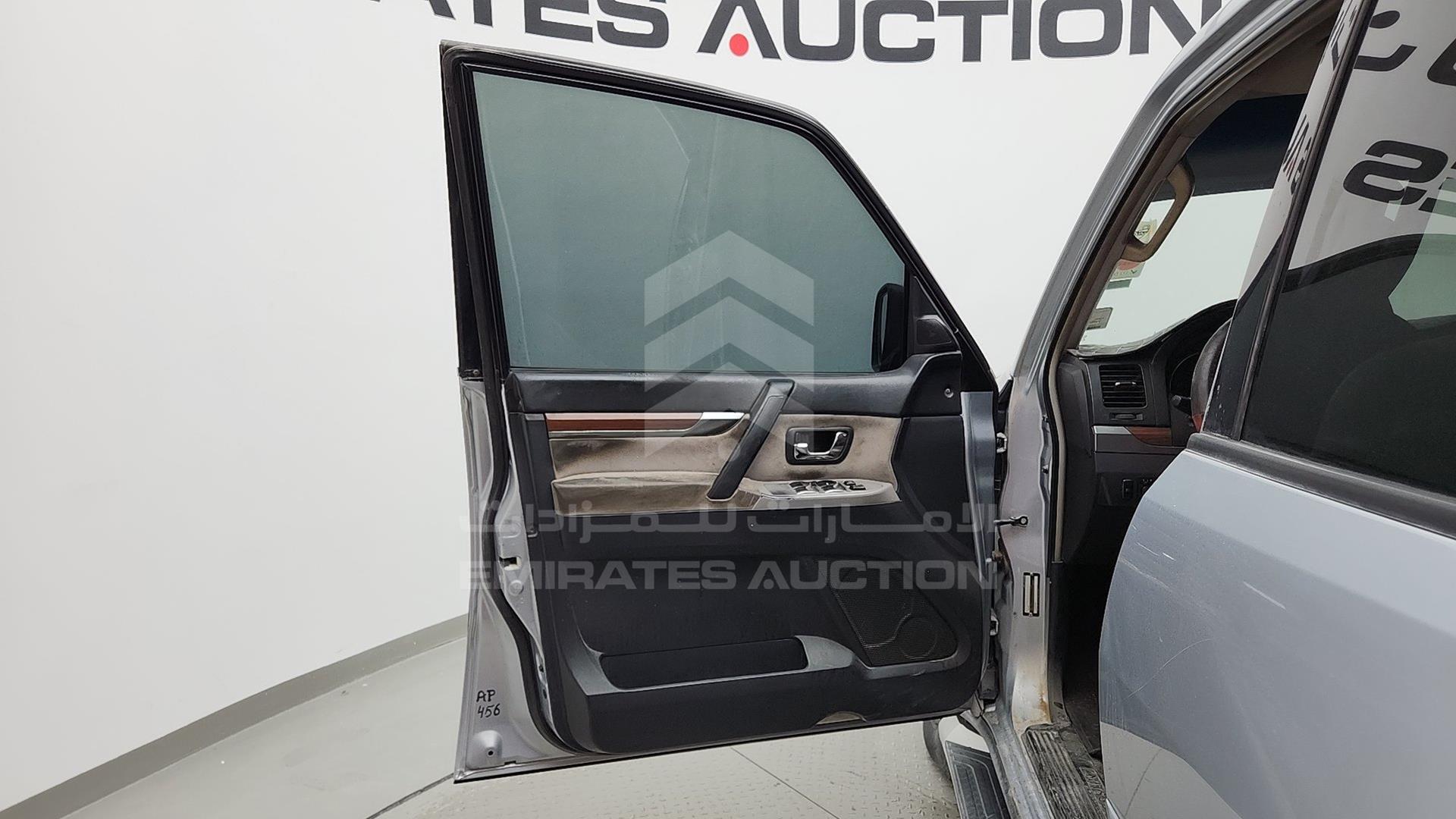 2007 MITSUBISHI PAJERO VIN: JMYLRV93W7J708656