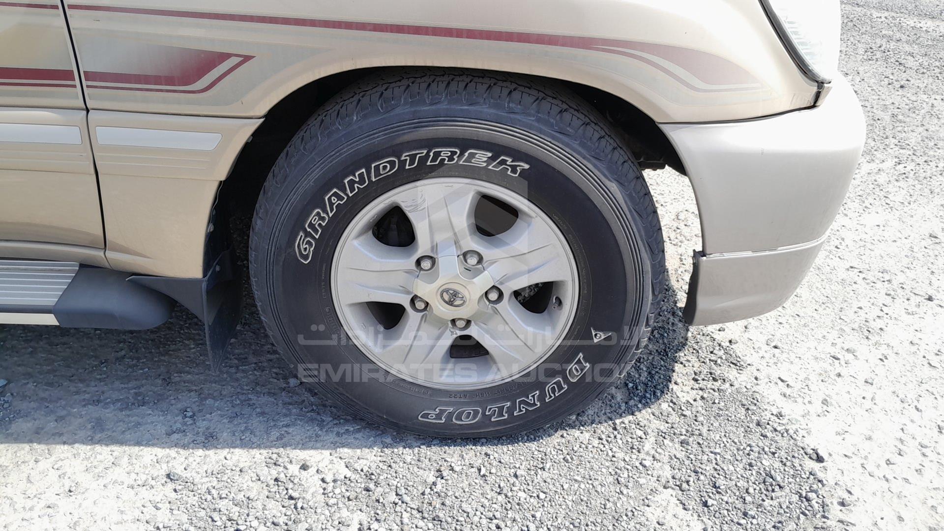 2004 TOYOTA LAND CRUISER VIN: JTEHJ09JX45090001