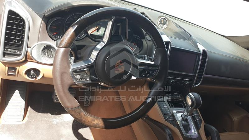 WP1ZZZ92ZFLA58456 Auction: EmiratesAuction Lot: 409142 WP1ZZZ92ZFLA58456 Porsche Cayenne S 2015 GOLD Photo 14