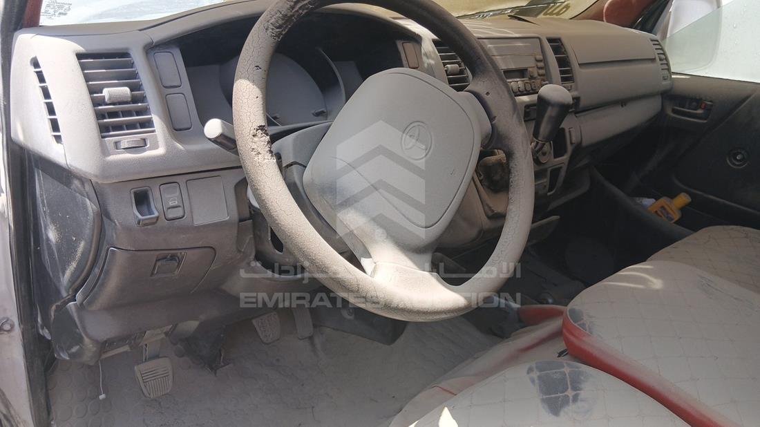 2005 Toyota Hiace — Steering & Mounted Controls — Photo 13