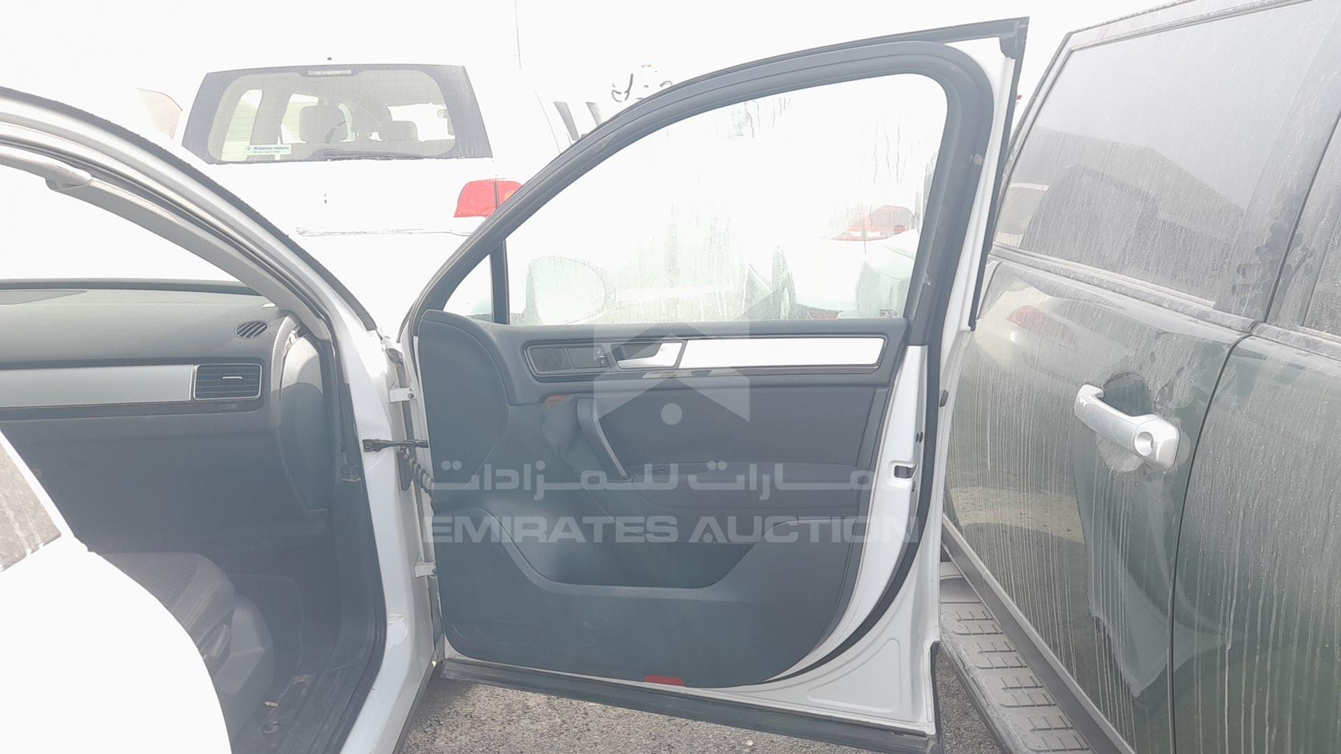 2013 VOLKSWAGEN TOUAREG VIN: WVGBC2BP7DD000304