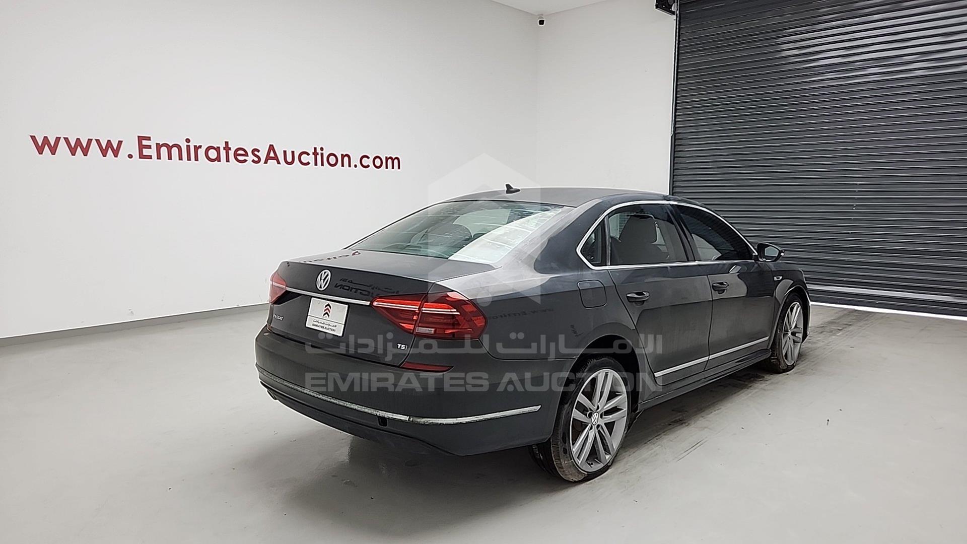2017 VOLKSWAGEN PASSAT VIN: 1VWDT7A38HC025469