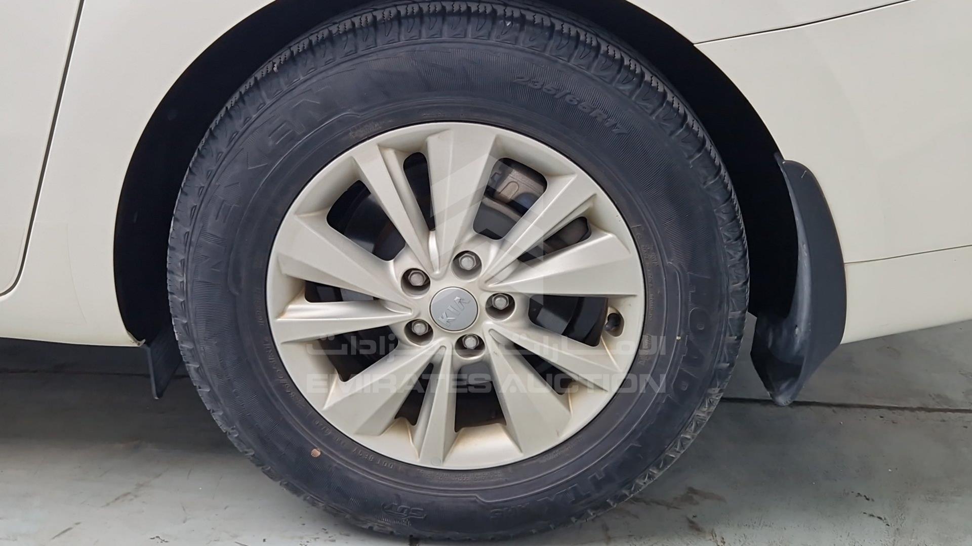 2016 KIA CARNIVAL VIN: KNAMB8128G6156978