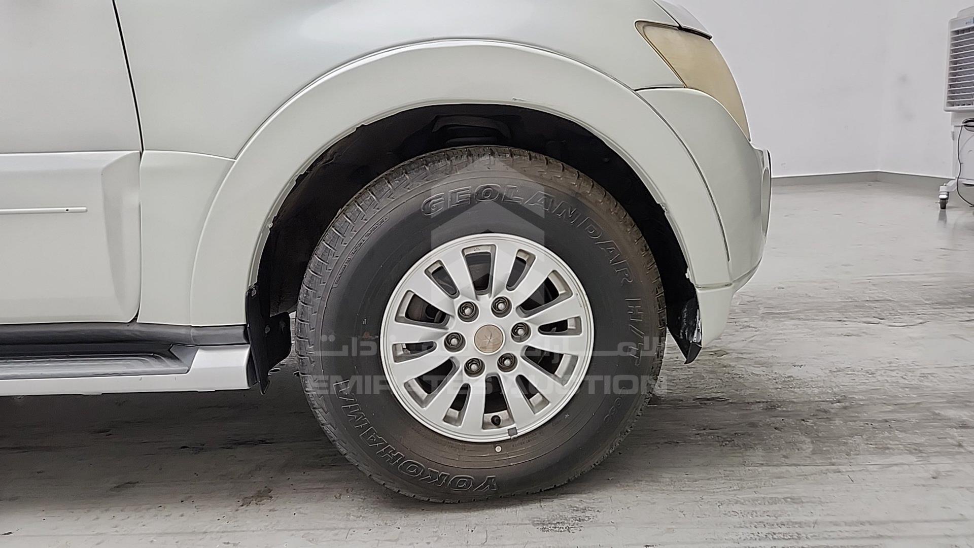 2010 MITSUBISHI PAJERO VIN: JMYLRV95WAJ702893