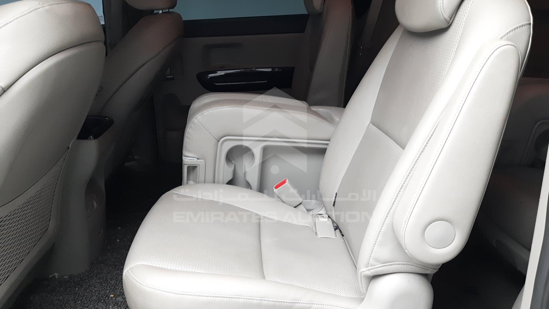 2019 KIA CARNIVAL VIN: KNHMF37ABKS490799