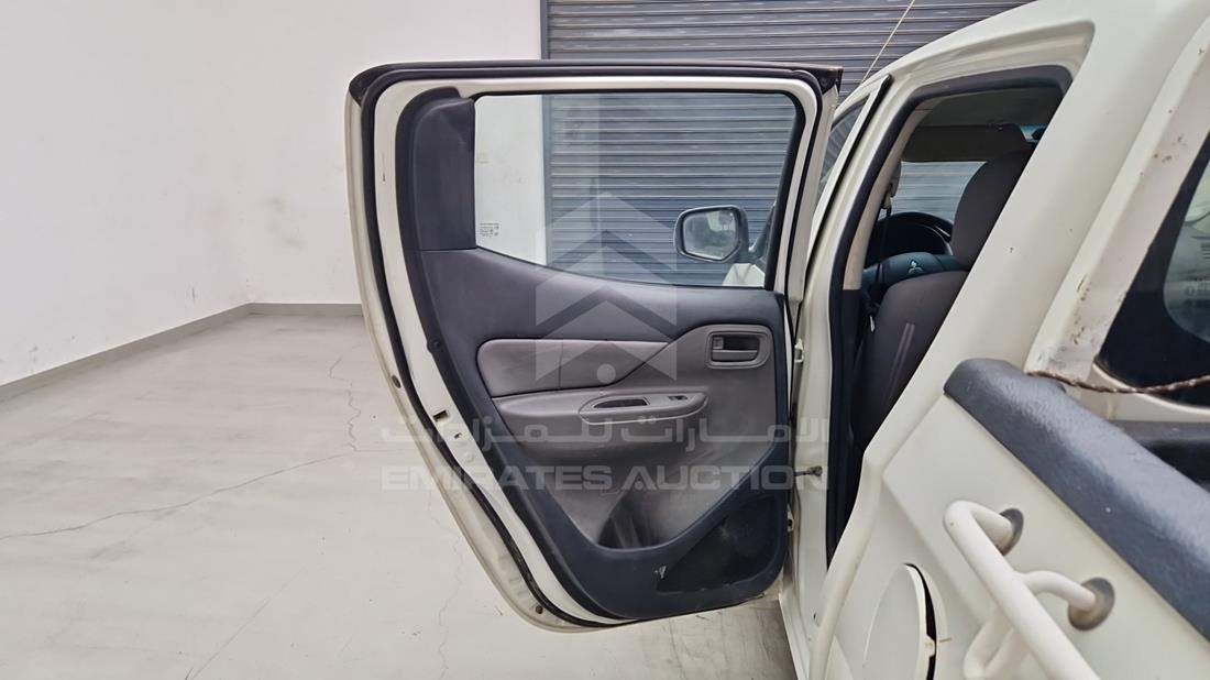 ميتسوبيشي L 200 2016 — الباب الخلفي الأيسر — صورة 25