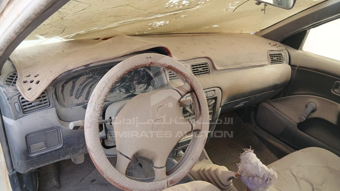 نيسان صني 2000 — زاوية الواجهة الكاملة — صورة 16