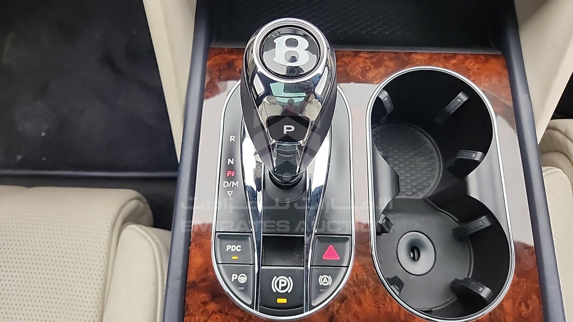 2017 BENTLEY BENTAYGA VIN: SJAAB1ZV0HC013457