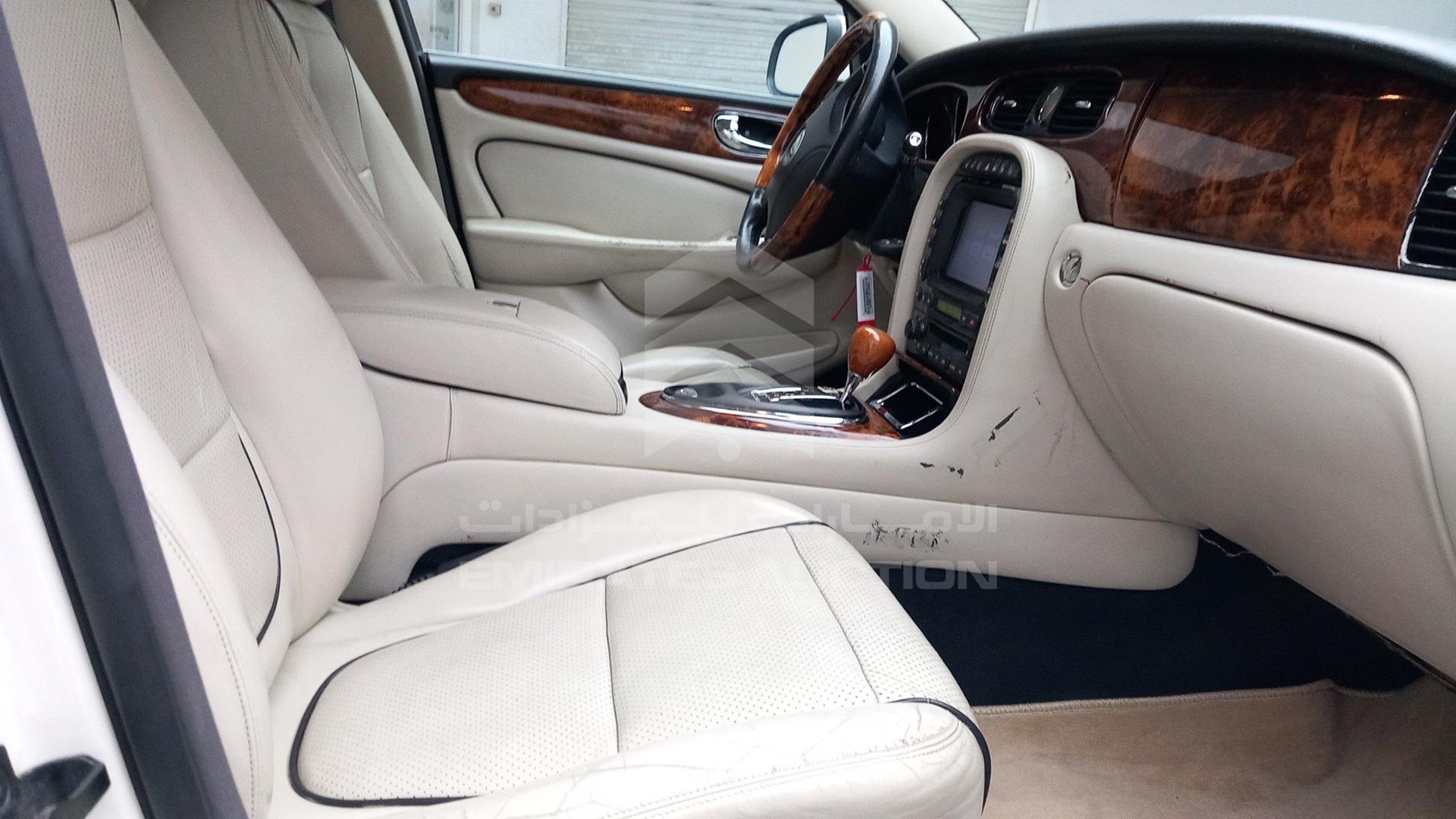 2008 JAGUAR X J 8 VIN: SAJAA89F58SH25430