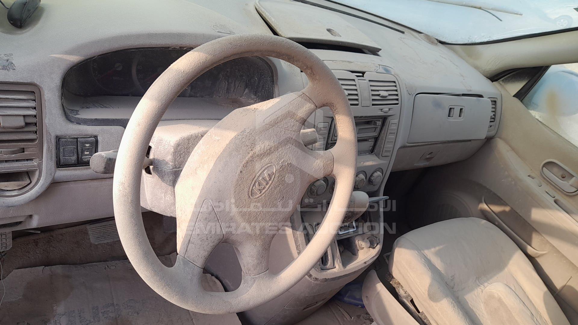 2005 KIA CARNIVAL VIN: KNAUP752856719725
