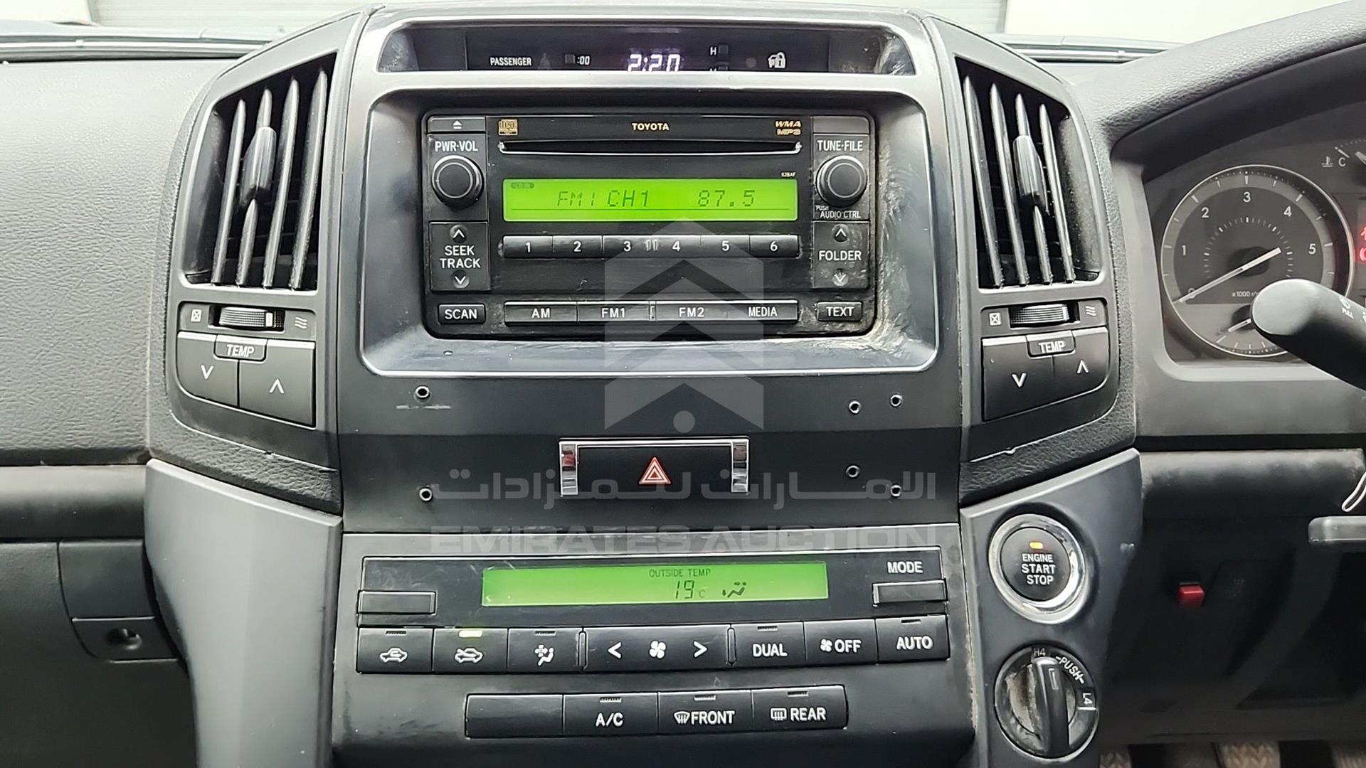 2014 TOYOTA LC 200 VIN: JTMHV09J404134910