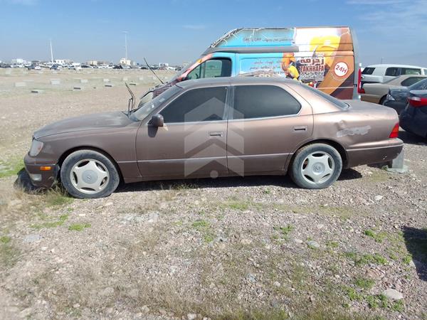 Lexus LS400 1999 JT8BH28F6X0159636 Image 2